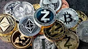 以太坊从 PoW 转向 PoS 的核心动因是什么？信标链架构如何保障质押经济安全？